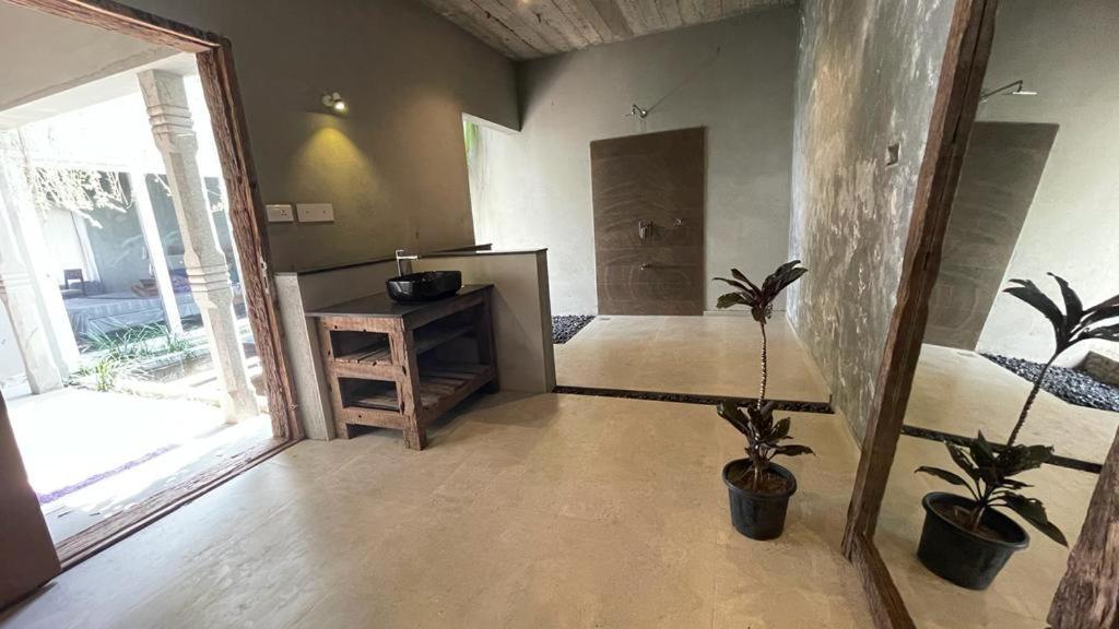 Hotel Antharyamin Thiruvananthapuram Habitación foto